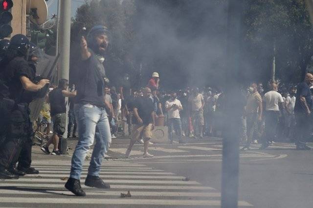 Митинг в Риме закончился столкновениями экстремистов и полиции