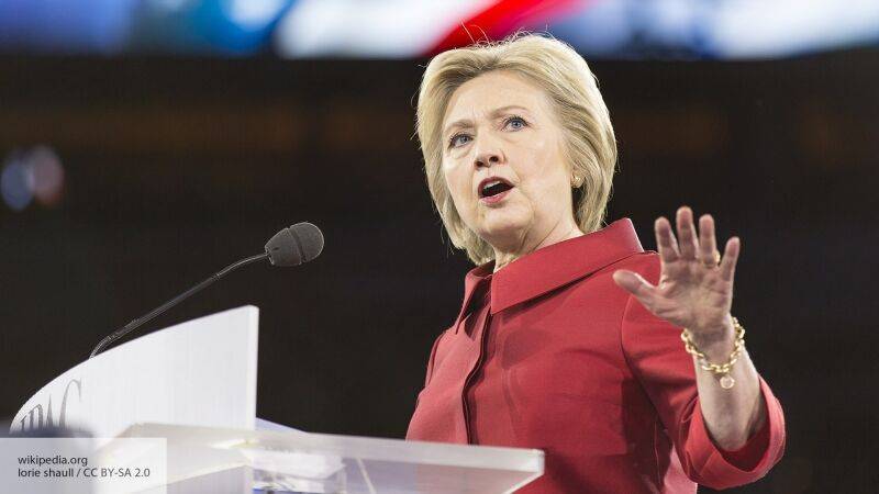Американцы призвали заткнуть Хиллари Клинтон из-за России