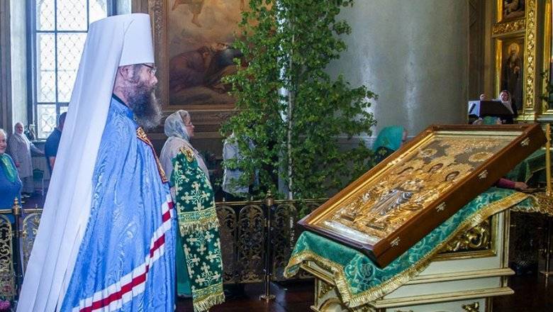 Православные христиане празднуют в воскресенье день Святой Троицы