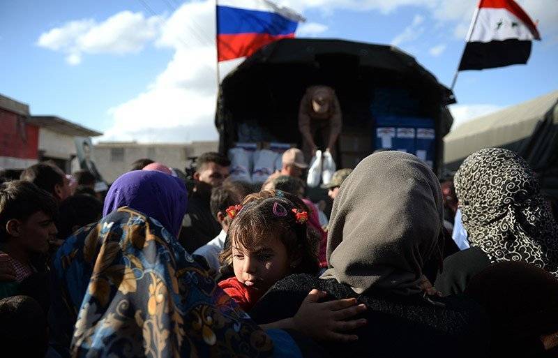 Российские военные привели 1,2 тонны гуманитарного груза для жителей сирийского поселка Арна