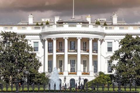 В США подход к Белому дому закрыли из-за массовых митингов