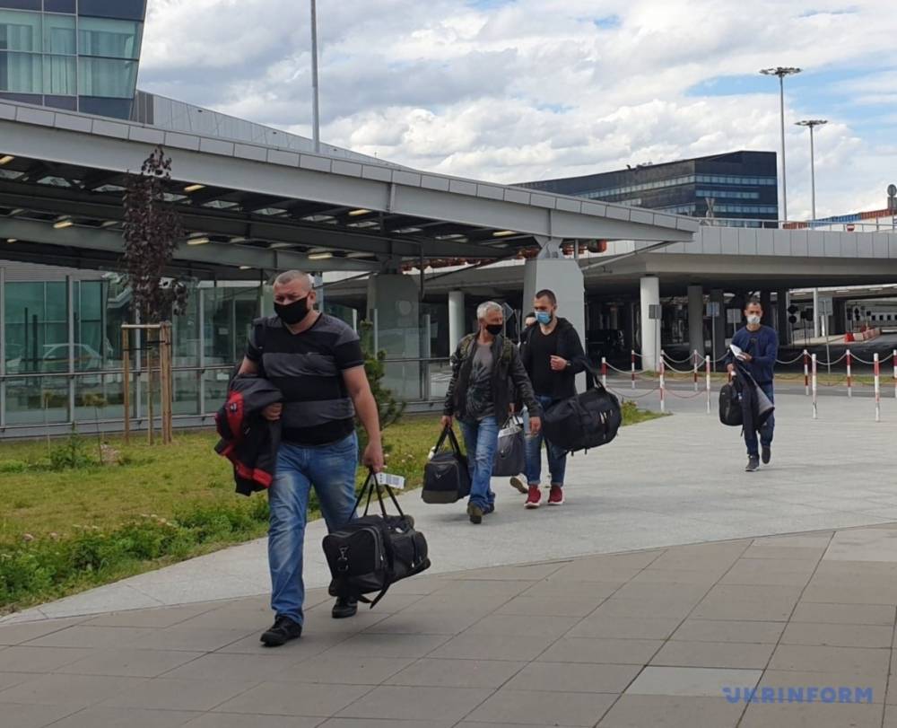 В Польшу прибыли самолеты с украинскими заробитчанами