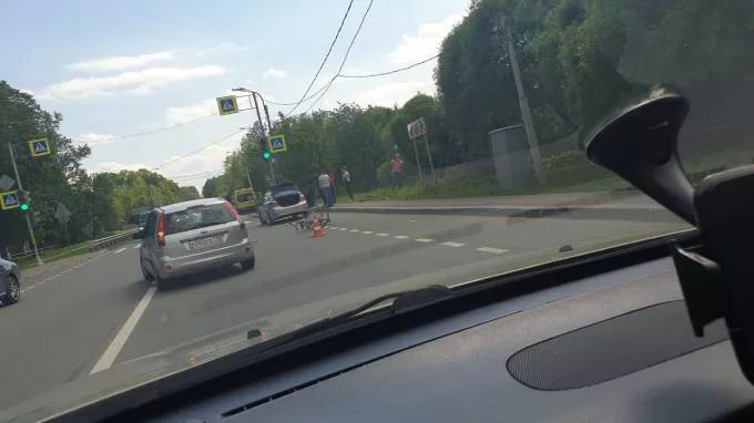 Автомобиль сбил велосипедиста в Павловске