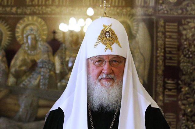 Патриарх Кирилл поздравил верующих с праздником Святой Троицы