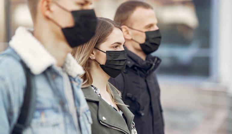 ВОЗ изменила свои рекомендации по поводу ношения масок из-за роста случаев заболевания коронавирусом