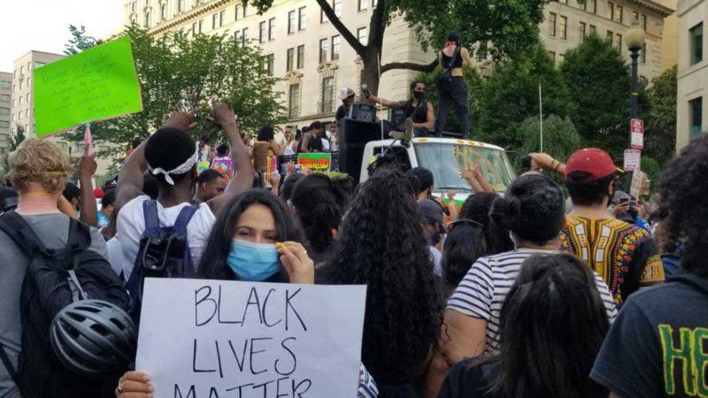 Демонстрации за расовую справедливость прошли в США и других странах