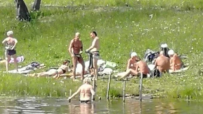 Петербуржцы решили открыть купальный сезон в парке Интернационалистов