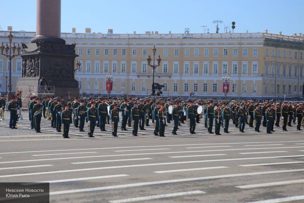 Военнослужащие ЗВО ежедневно проводят тренировки перед парадом Победы в Петербурге