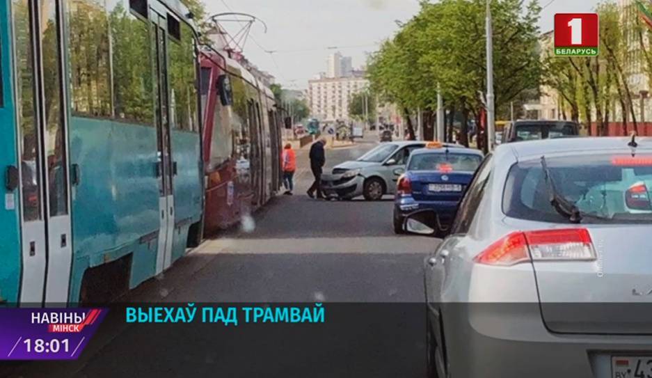 62-летний водитель автомобиля Renault выехал под трамвай