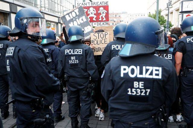 В Берлине на акции против расизма полиция задержала более 90 человек