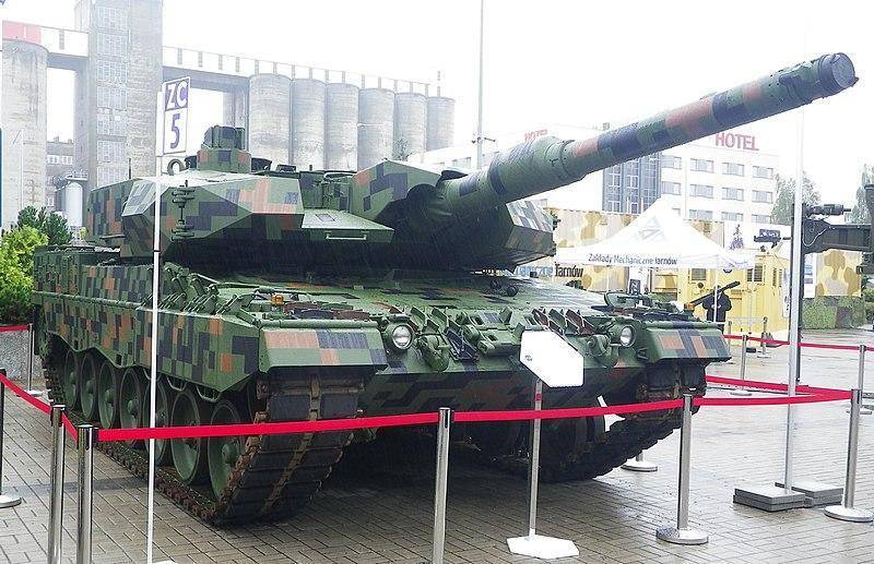 ВС Польши получили на вооружение первые модернизированные ОБТ «Леопард-2PL»