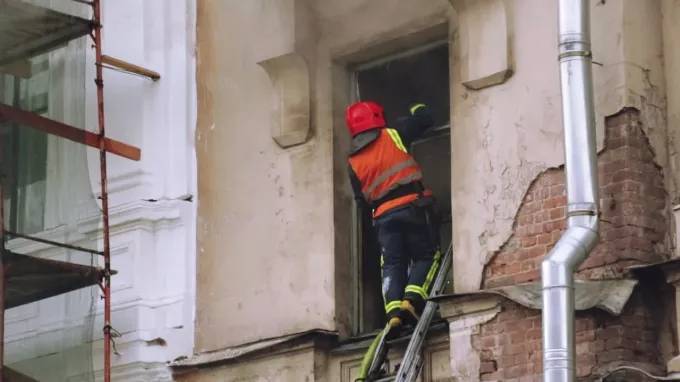 На "хлебном" производстве в Петербурге загорелась конвеерная лента. Эвакуировано более 100 человек