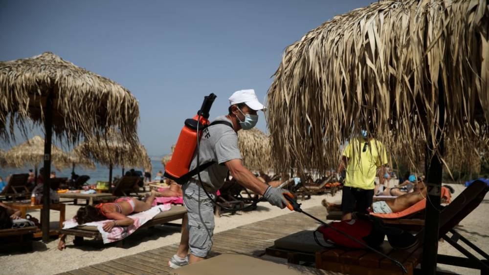 Греция ослабила карантинные меры в ожидании туристов
