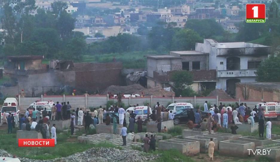 В Пакистане потерпел крушение военный самолет: погибли 17 человек