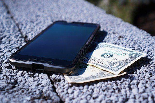 Эксперт рассказал, опасно ли ставить на смартфоны приложение банков