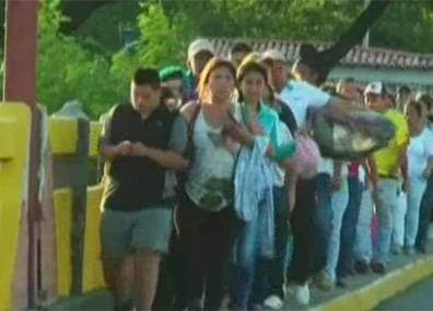 Около 20 000 жителей Венесуэлы перешли границу с Колумбией