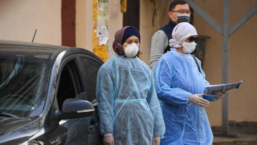 В Казахстане зафиксировали еще 165 зараженных коронавирусом