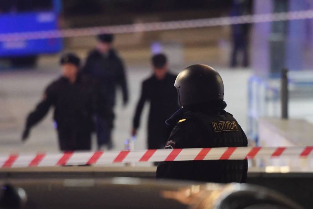 В Москве неизвестный открыл огонь из окна: ранен полицейский – видео