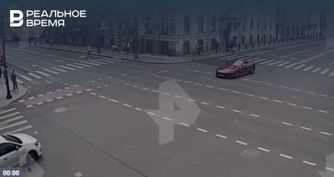 В Санкт-Петербурге при столкновении Ferrari и Volkswagen погиб таксист