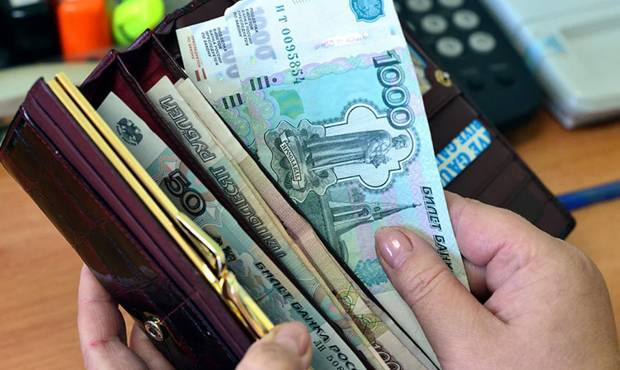 В Госдуме предложили установить минимальную почасовую оплату труда в размере 150 рублей