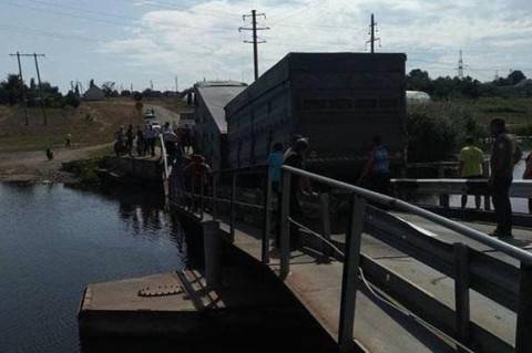 В Николаевской области под фурой с прицепом обвалился мост