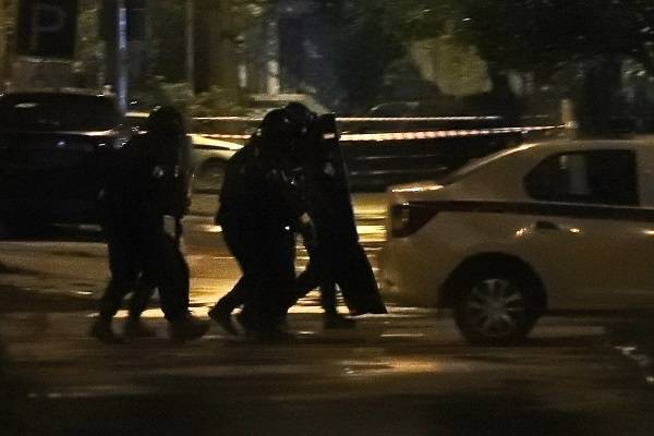 СМИ сообщили о задержании стрелка в Москве после штурма его квартиры