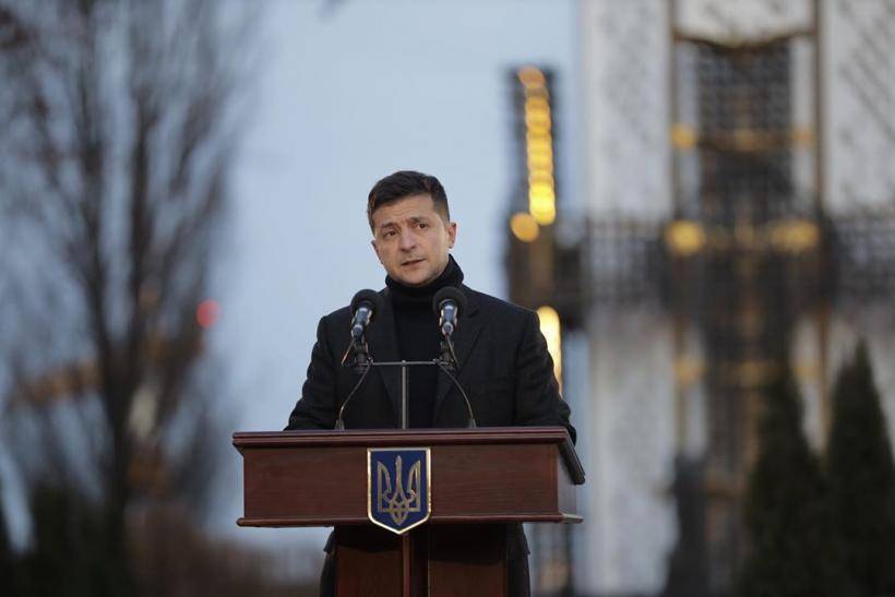 Украинцы просят Владимира Зеленского запретить их чипировать