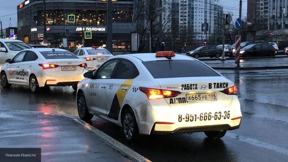 Мужчина и женщина избили таксиста из Дагестана в Петербурге