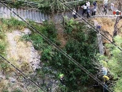 Бросившийся с Киевского моста мужчина скончался