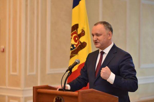 Додон: Молдавия живет год без Плахотнюка, демократия спасена