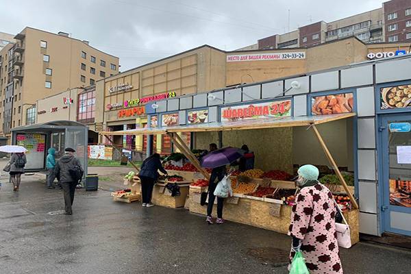 В 11 районах Петербурга разогнали уличных торговцев