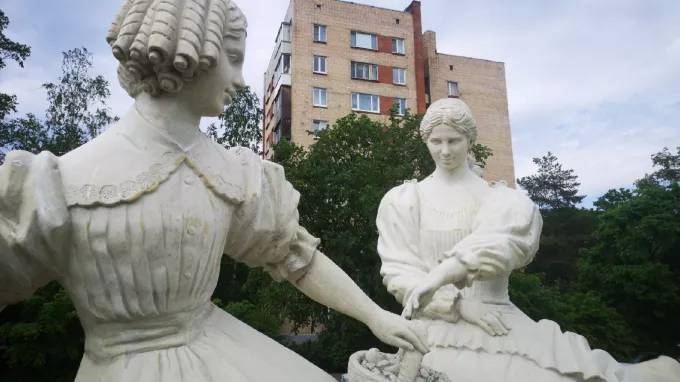 Для скульптуры "Две сестры" в Курортном районе могут выбрать новое место после реставрации
