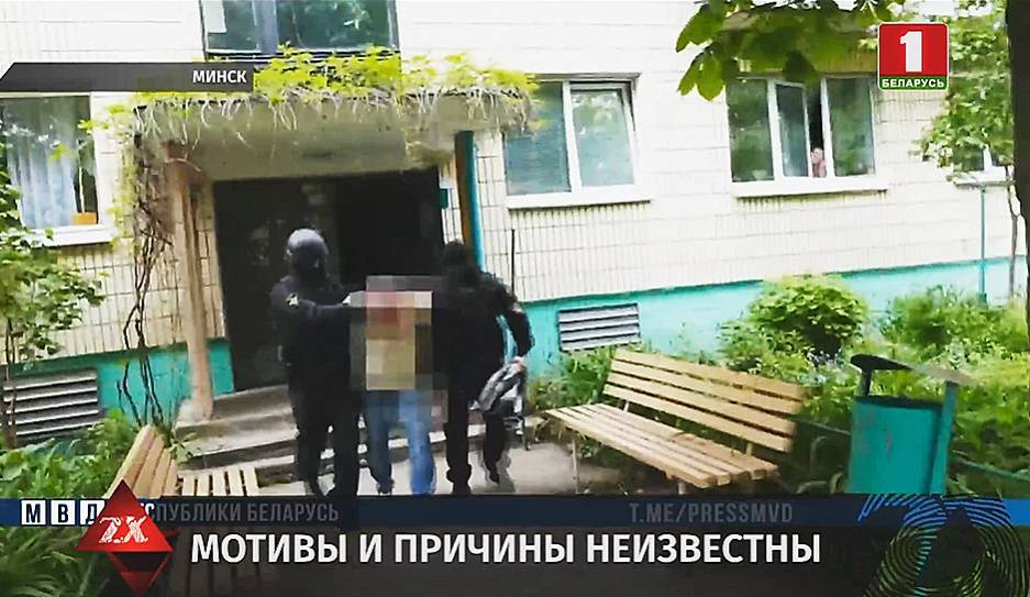 В Минске на улице Кольцова мужчина разбил топором окна соседей