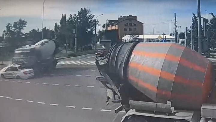 Смертельная авария с бетономешалкой в Волгограде попала на видео
