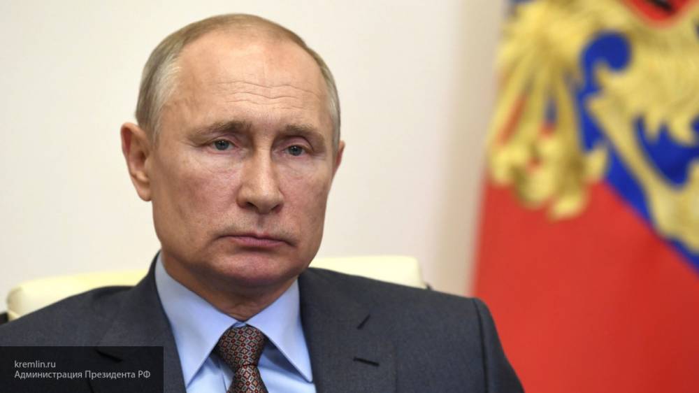 Путин подписал закон о поддержке бизнеса и россиян во время пандемии