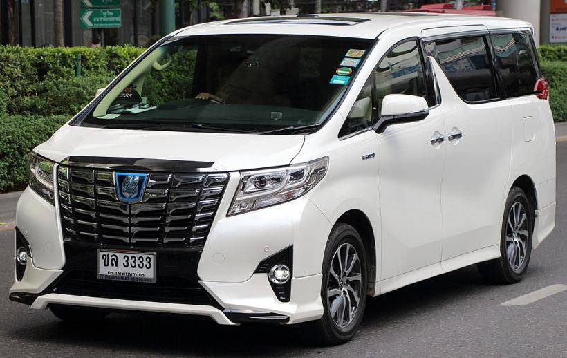Компания Toyota отзовет в РФ 79 минивэнов Alphard