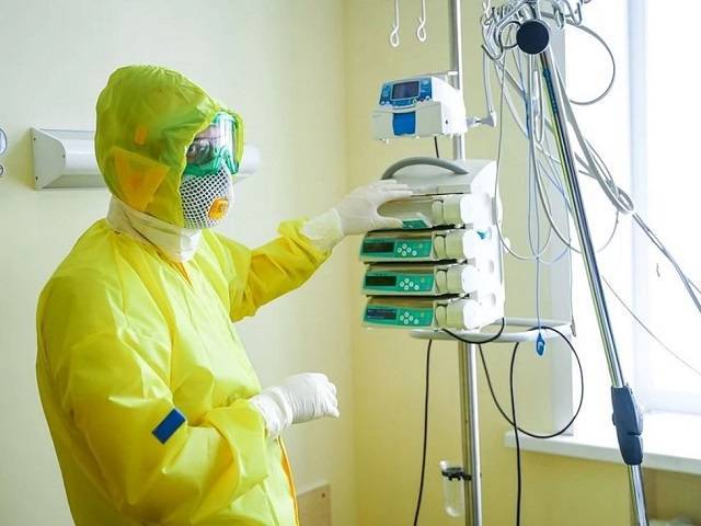 «Врачи не смогут помочь тяжелобольным»: инфекционист предрёк возвращение коронавируса