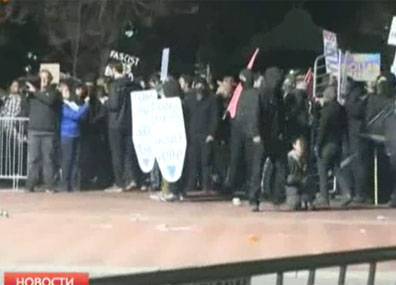 В США - масштабный мятеж студентов в университете Беркли в Калифорнии