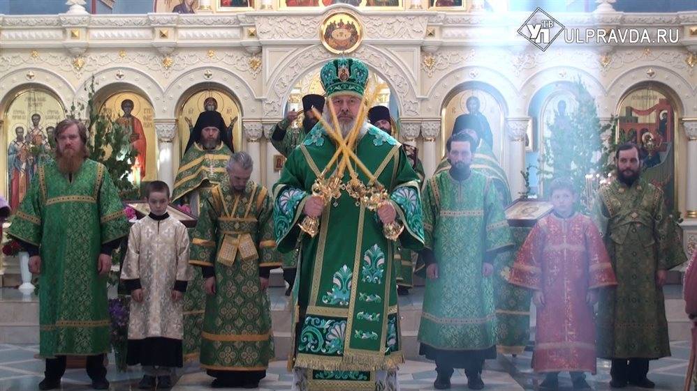 Православные ульяновцы встретили великий праздник День Святой Троицы
