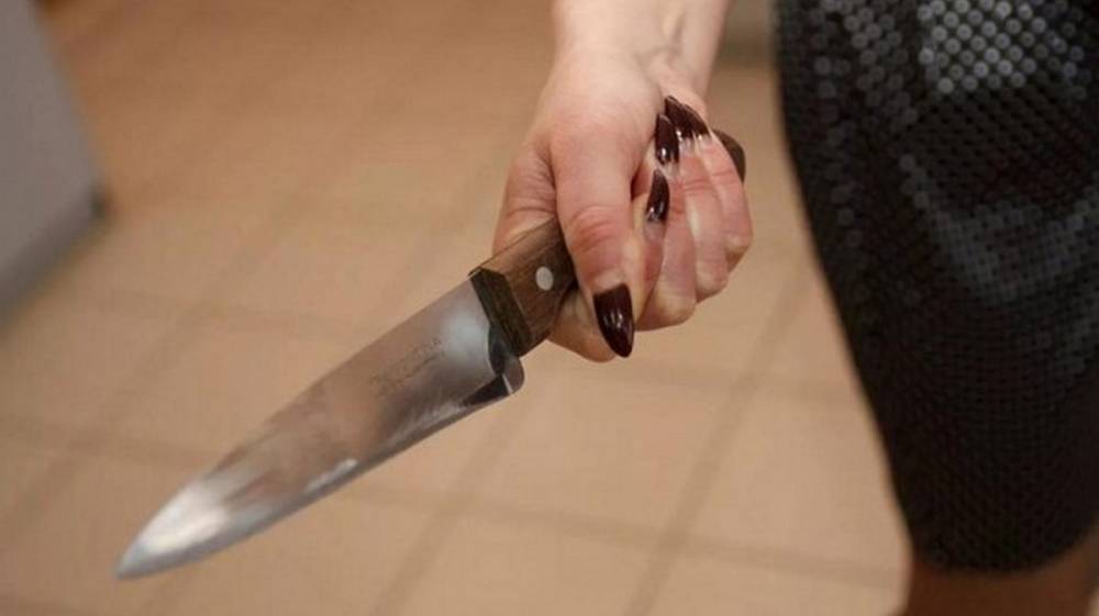 В Воронеже женщина ударила знакомую ножом в грудь