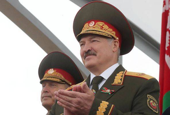 В Кремле уклонились от ответа о приглашении Лукашенко на парад Победы