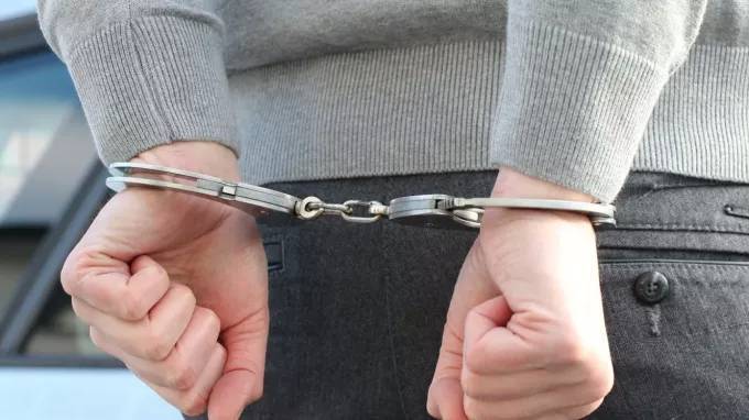 Росгвардейцы задержали двое рецидивистов после ограбления 17-летнего петербуржца