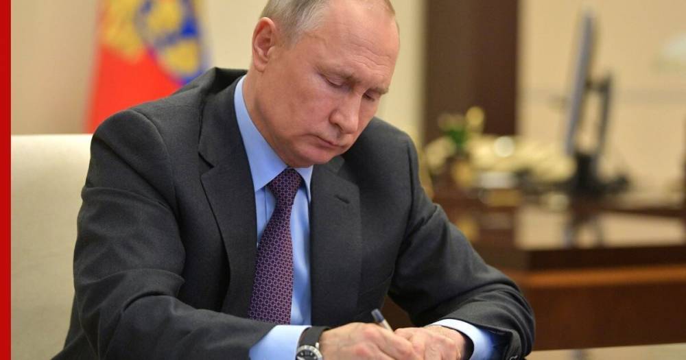 Путин подписал закон о поддержке бизнеса и граждан во время пандемии