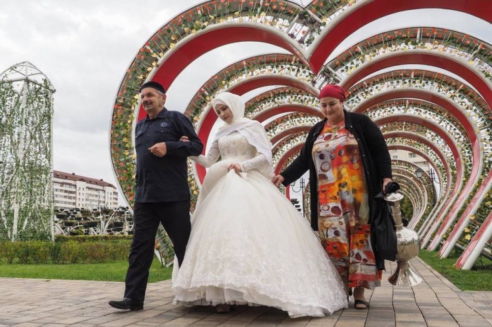 Фонд Ахмата Кадырова выделил по 50 тыс. рублей на выкуп невест для малоимущих граждан