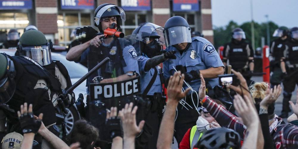 Власти Миннеаполиса, где начались массовые протесты, решили распустить полицию