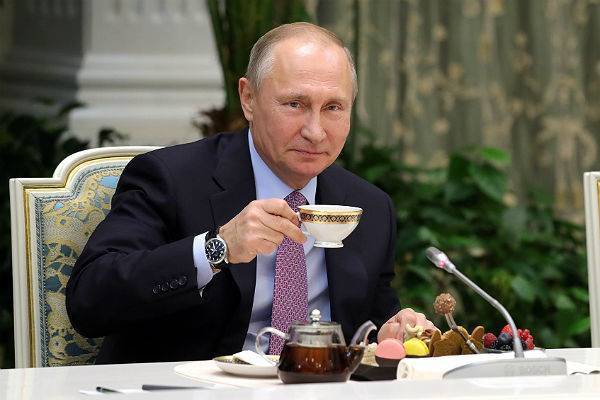 Путина позвали на чай с пирогами в «Дом милосердия кузнеца Лобова»