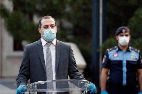 Премьер-министр Армении заявил, что смог выздороветь со всей семьей от коронавируса