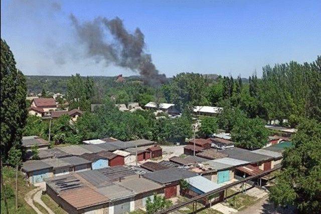 На окраине Донецка сильный пожар