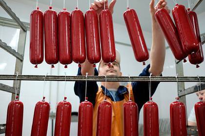 Россиянам назвали признаки некачественной колбасы