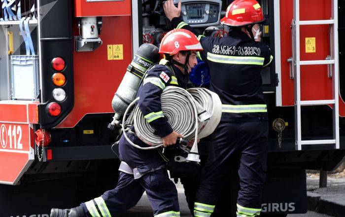 ЧП в Тбилиси: пожарным удалось спасти жизни пяти человек